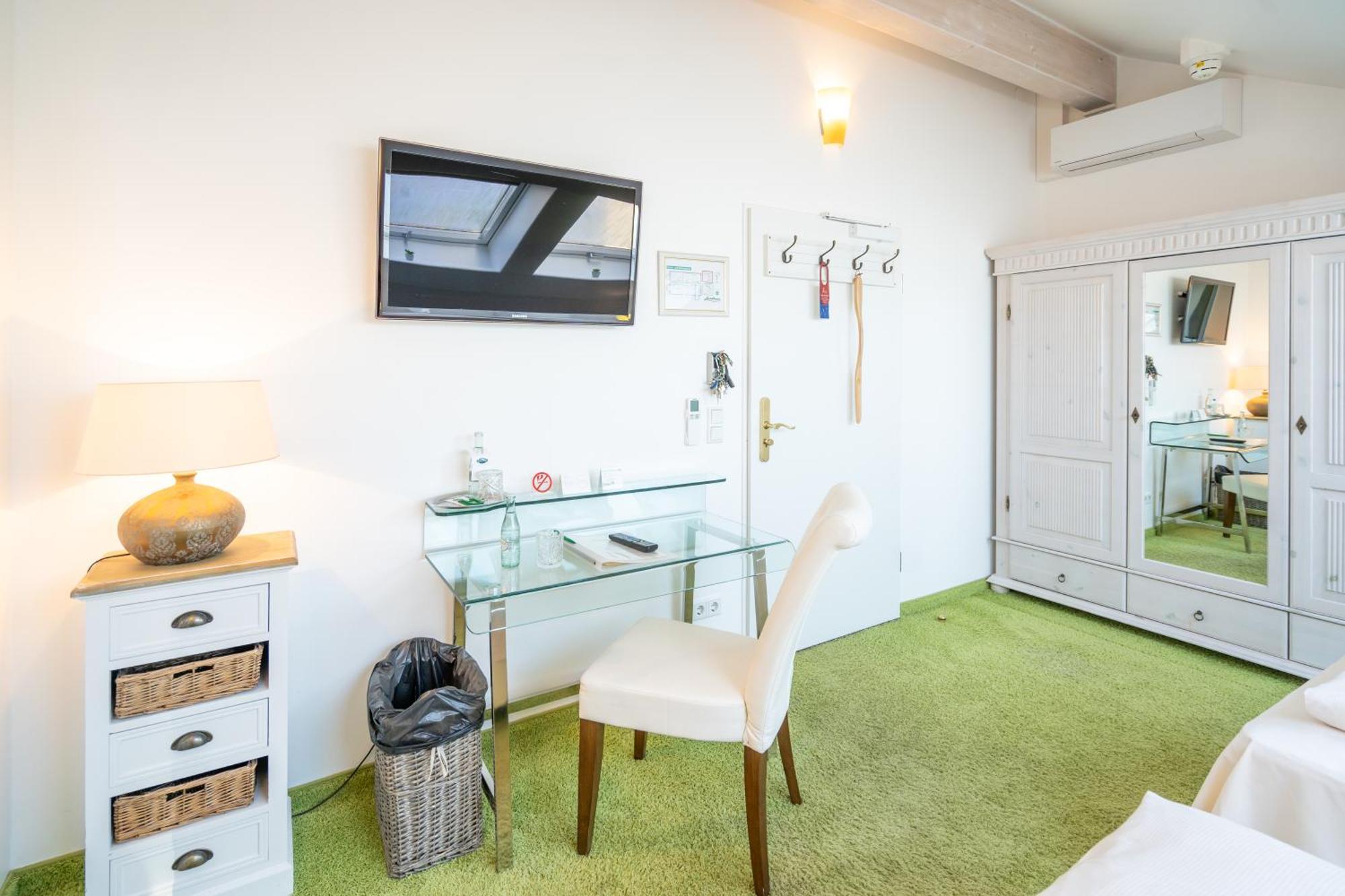 Landhaus Hotel 볼프라츠하우젠 외부 사진