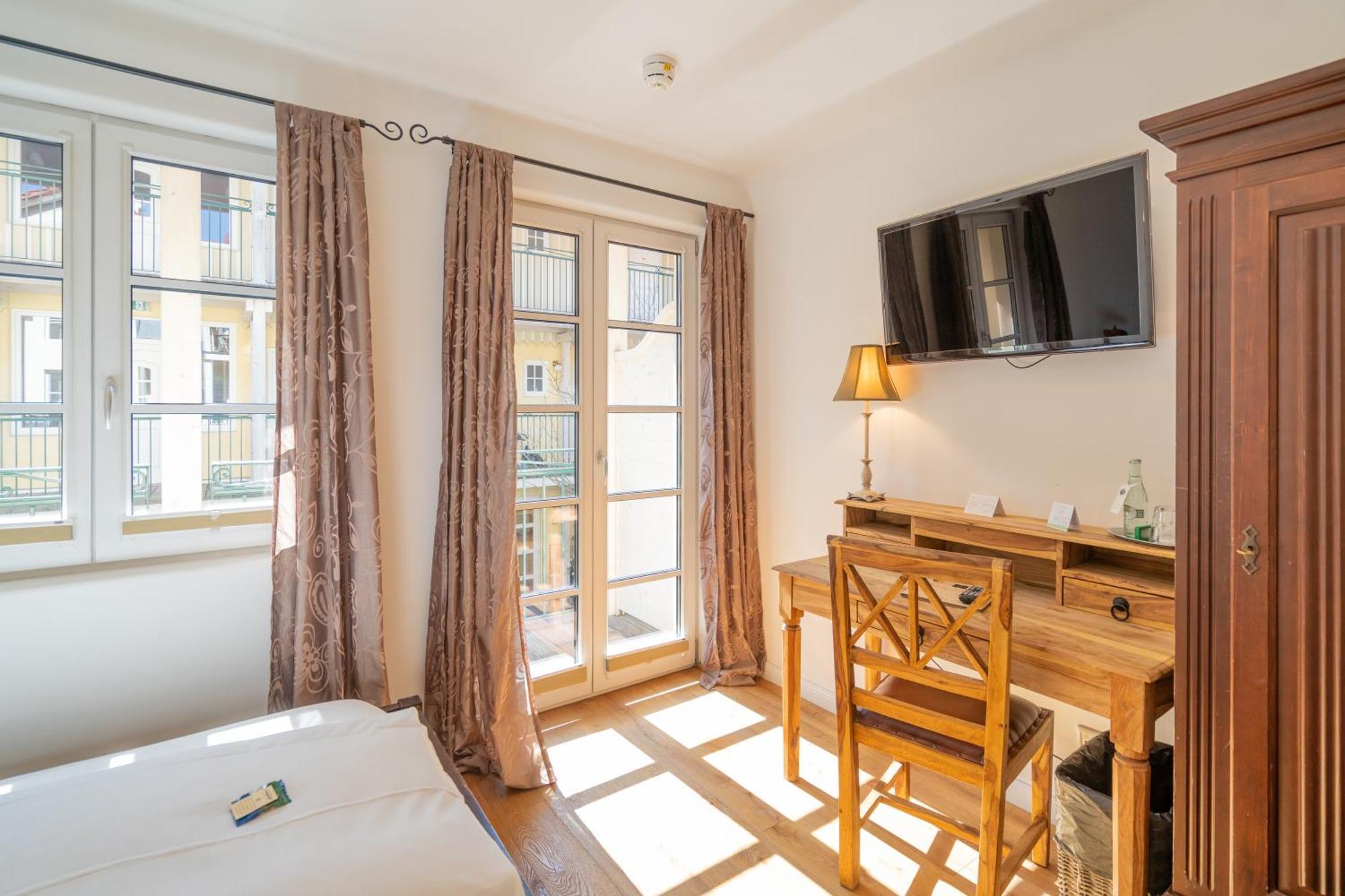 Landhaus Hotel 볼프라츠하우젠 외부 사진