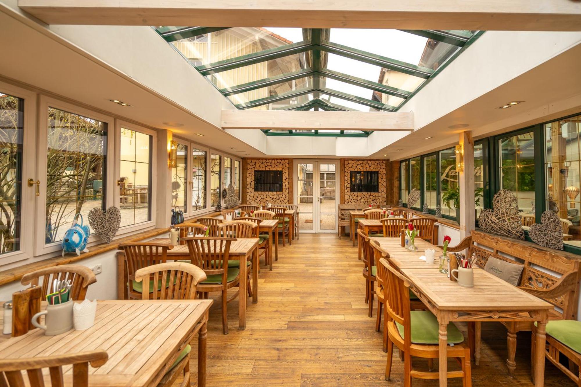 Landhaus Hotel 볼프라츠하우젠 외부 사진