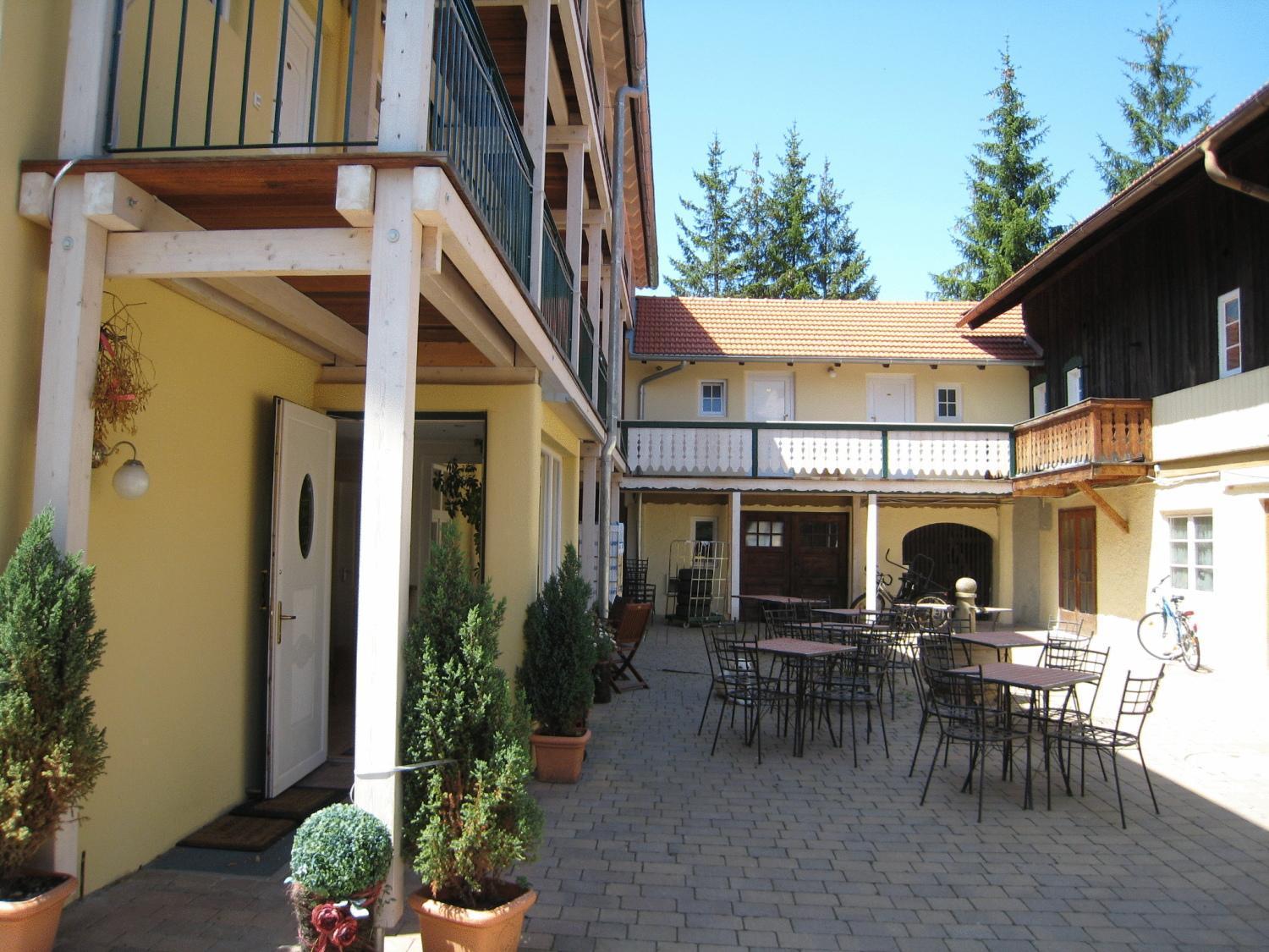 Landhaus Hotel 볼프라츠하우젠 외부 사진