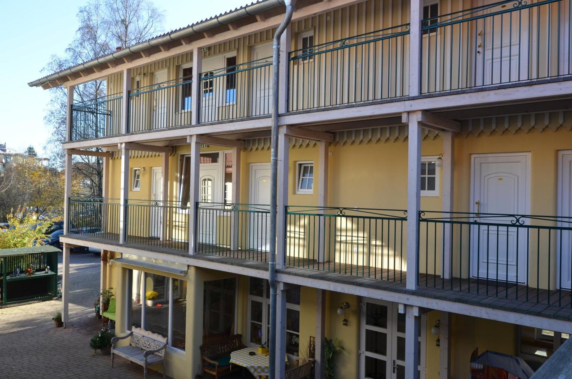 Landhaus Hotel 볼프라츠하우젠 외부 사진