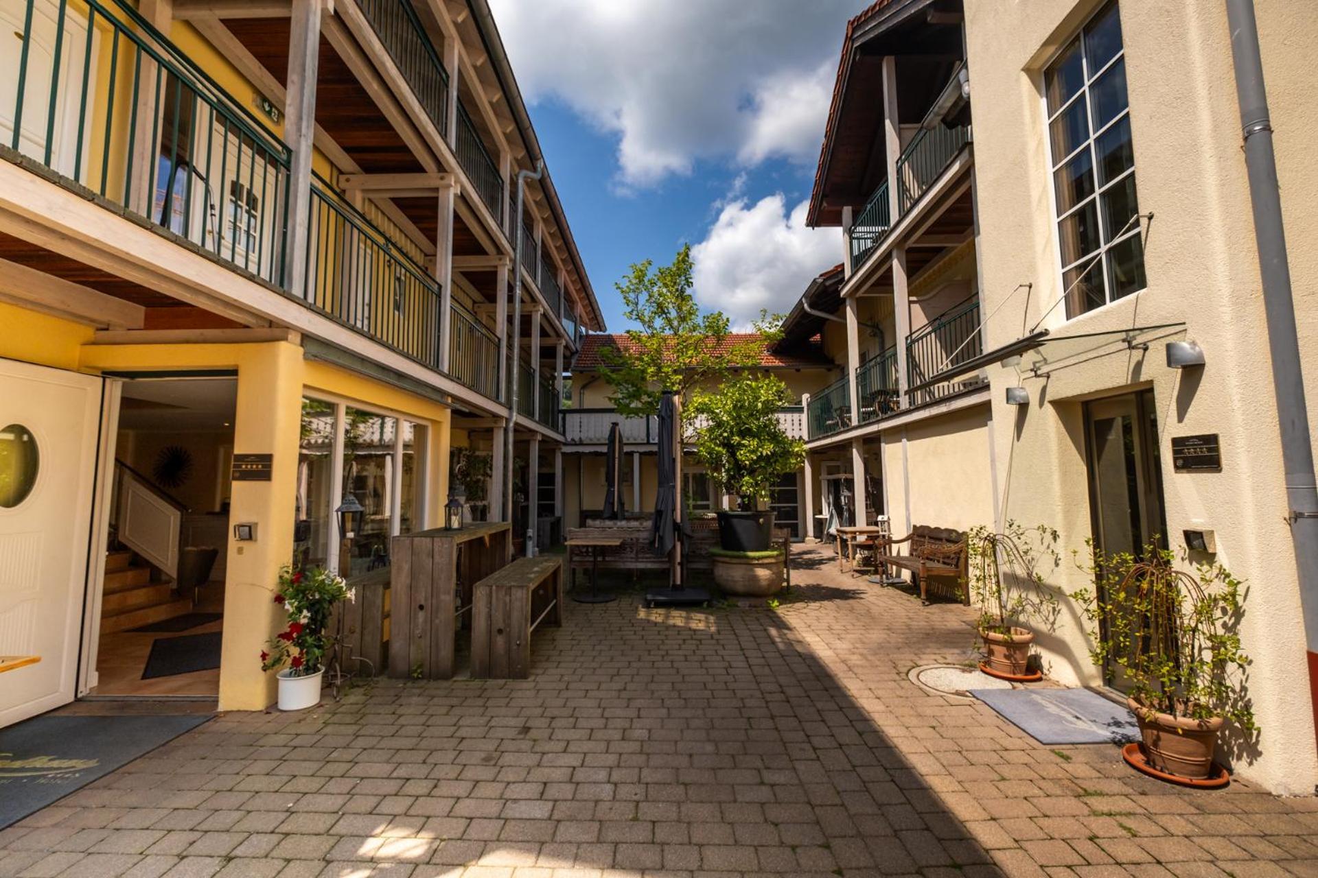 Landhaus Hotel 볼프라츠하우젠 외부 사진
