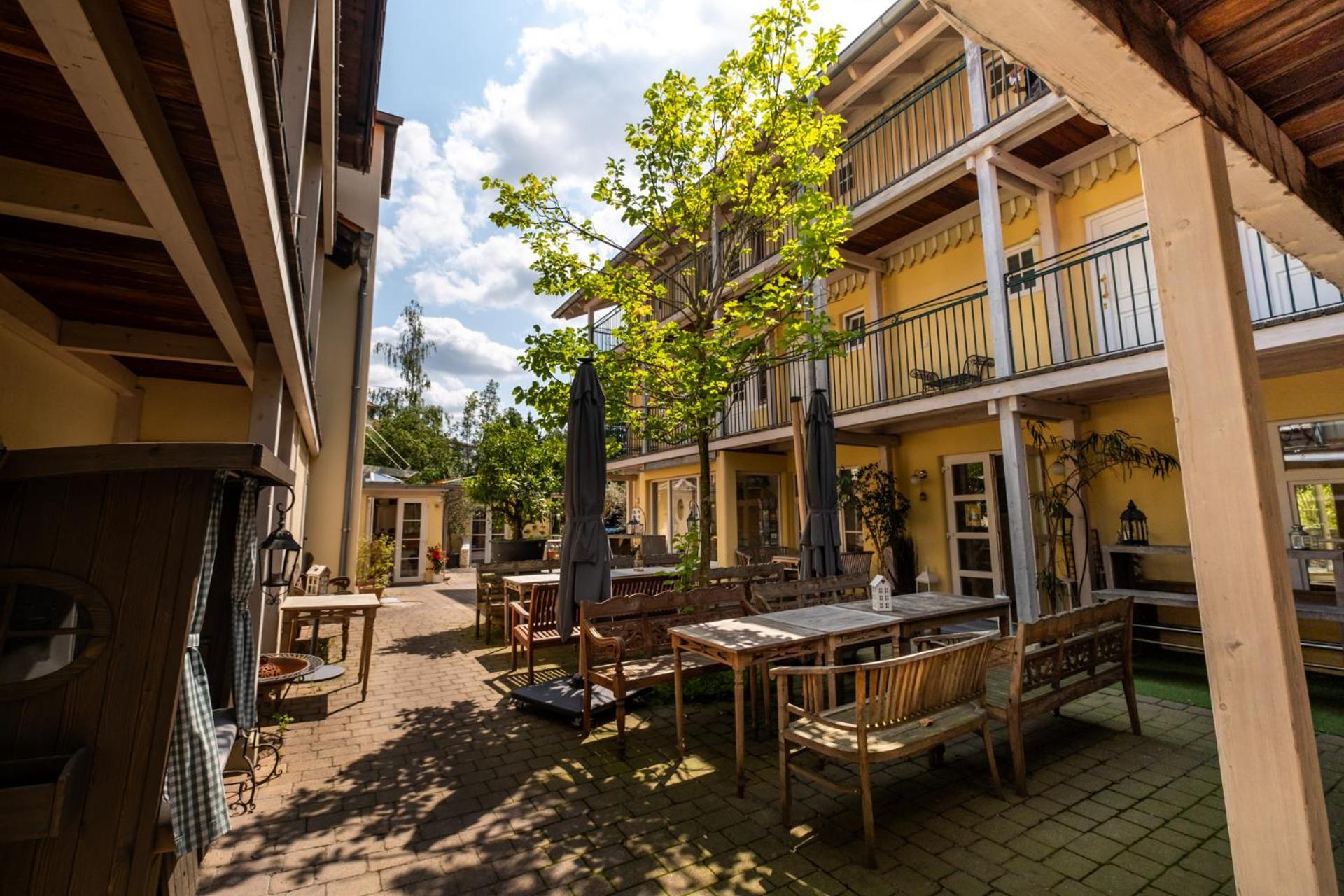Landhaus Hotel 볼프라츠하우젠 외부 사진